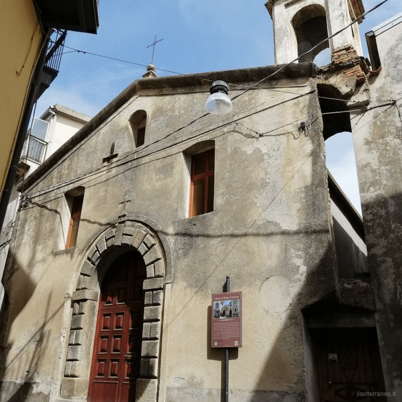 Facciata di una chiesa nel centro storico di Gasperina