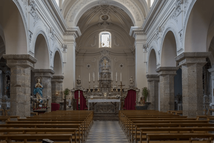 Interno di una chiesa storica del territorio di Gasperina
