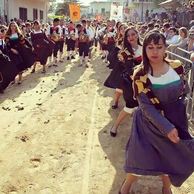 Componenti del gruppo folk in costume tradizionale gasperinese