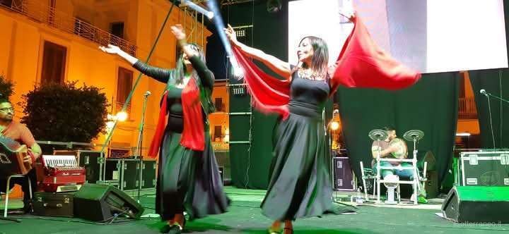 Il gruppo folk de I Tarantuli in costume tradizionale gasperinese